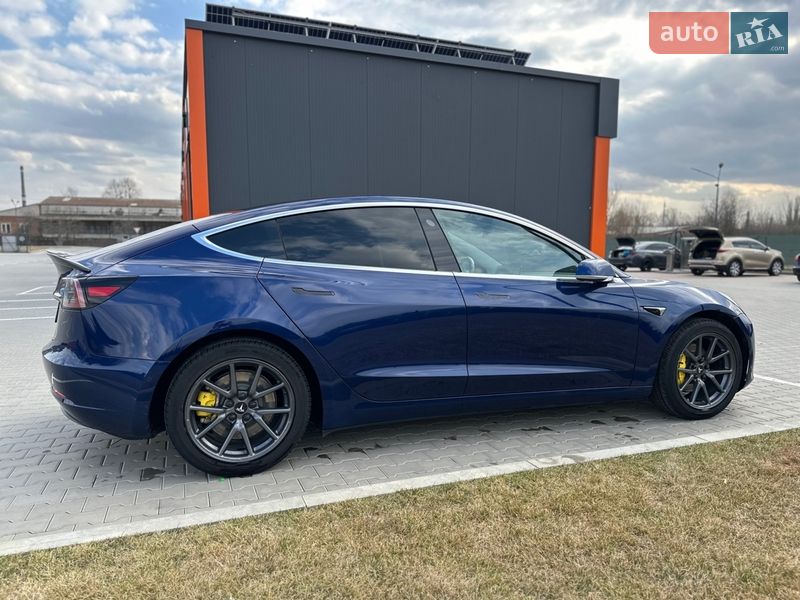 Седан Tesla Model 3 2018 в Вінниці