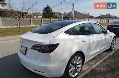 Седан Tesla Model 3 2020 в Ровно