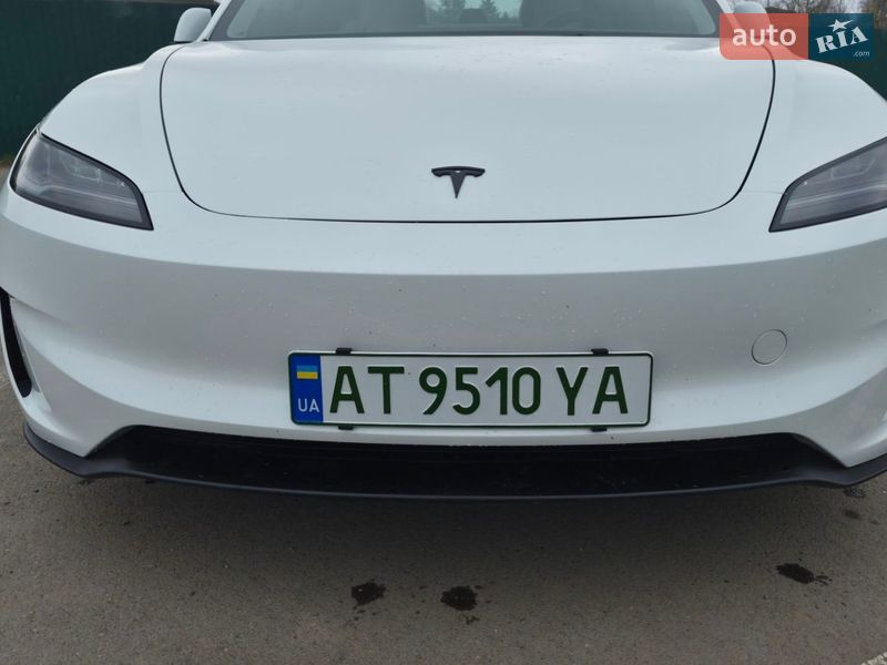 Седан Tesla Model 3 2025 в Івано-Франківську