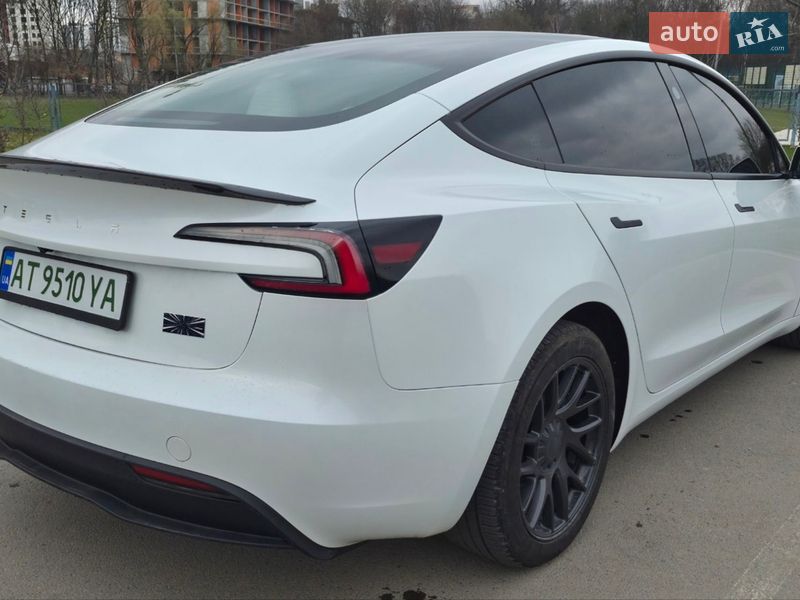 Седан Tesla Model 3 2025 в Івано-Франківську