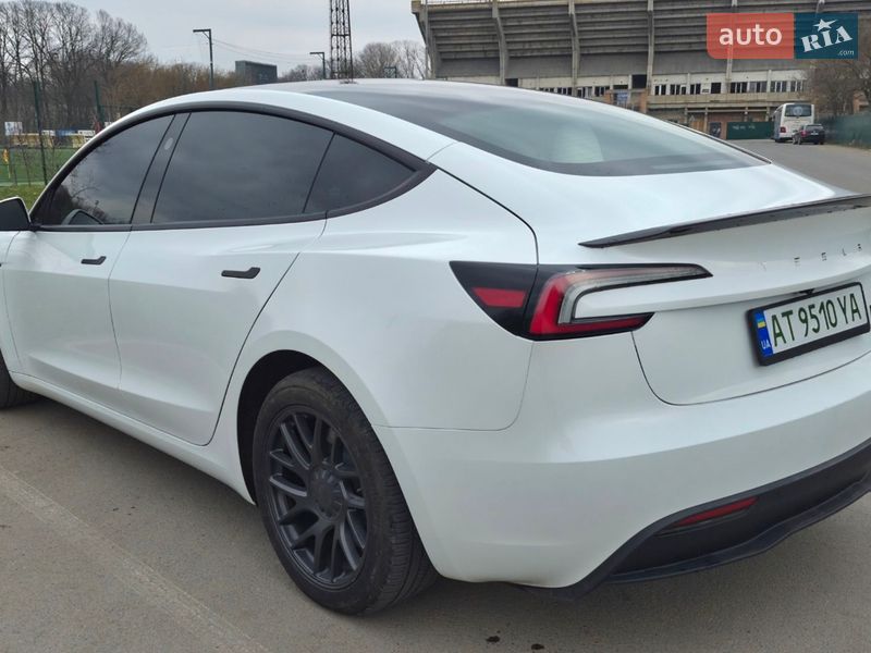 Седан Tesla Model 3 2025 в Івано-Франківську