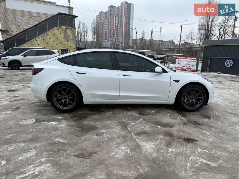 Седан Tesla Model 3 2023 в Києві фото 24 Седан Tesla Model 3 2023 в Києві