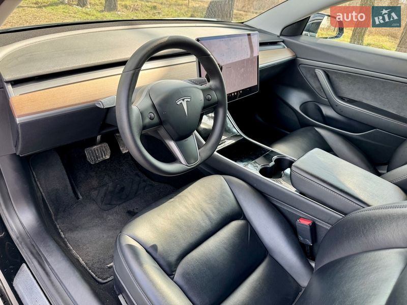 Седан Tesla Model 3 2020 в Києві