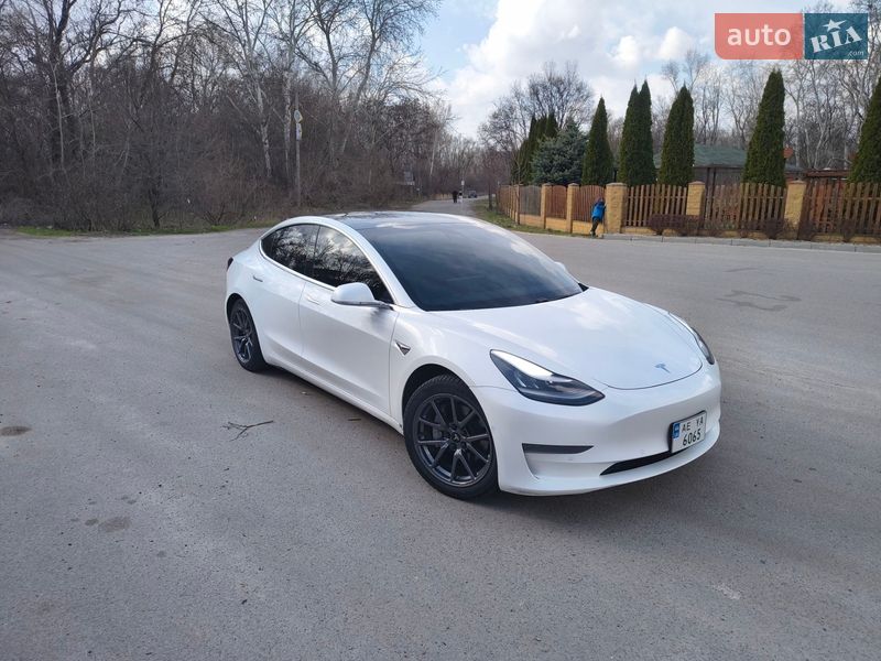 Tesla Model 3 2020