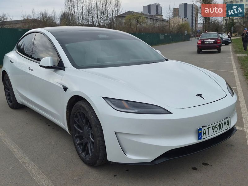 Седан Tesla Model 3 2025 в Івано-Франківську