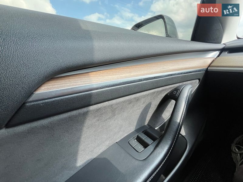 Седан Tesla Model 3 2022 в Вінниці
