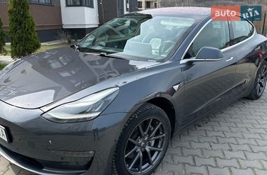 Седан Tesla Model 3 2017 в Винниках