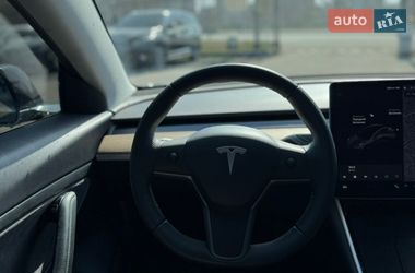Седан Tesla Model 3 2020 в Киеве