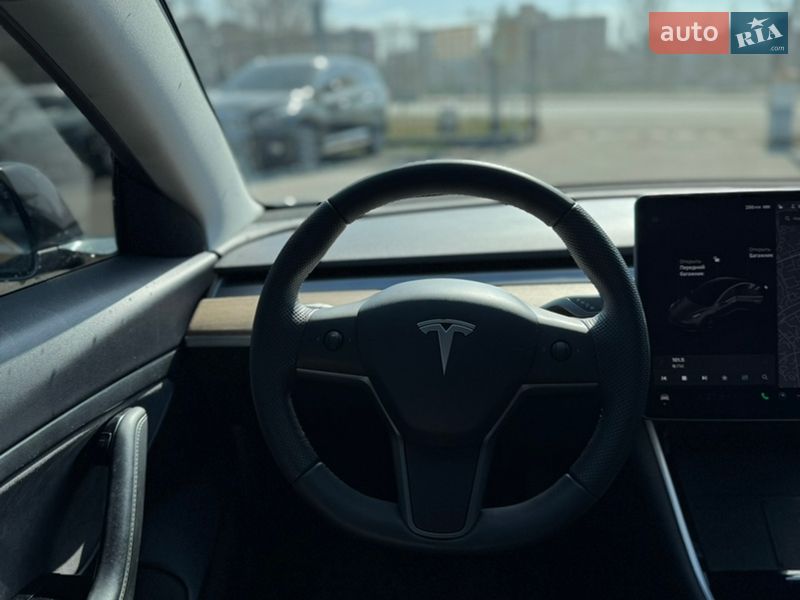 Седан Tesla Model 3 2020 в Киеве