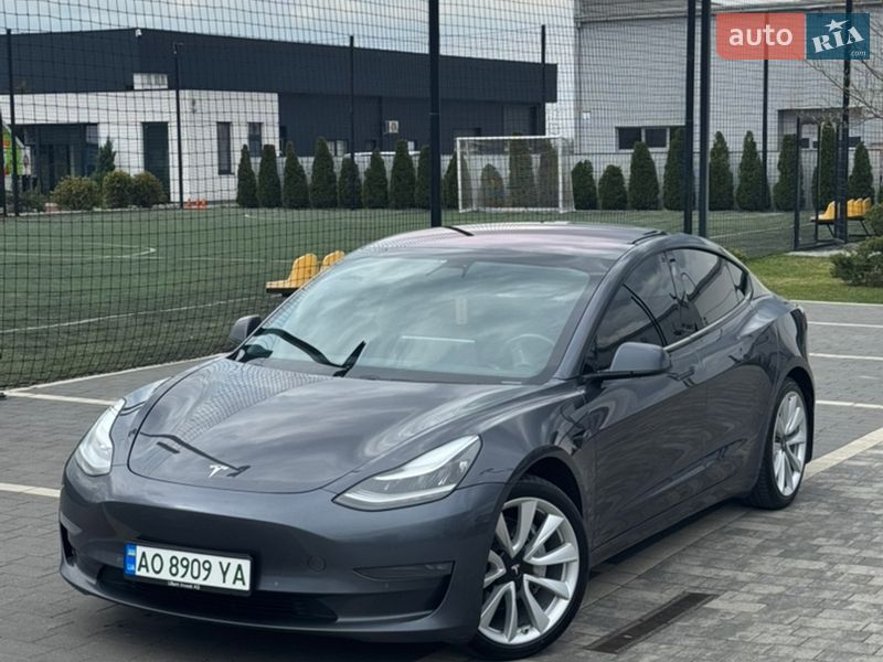Седан Tesla Model 3 2019 в Мукачевому