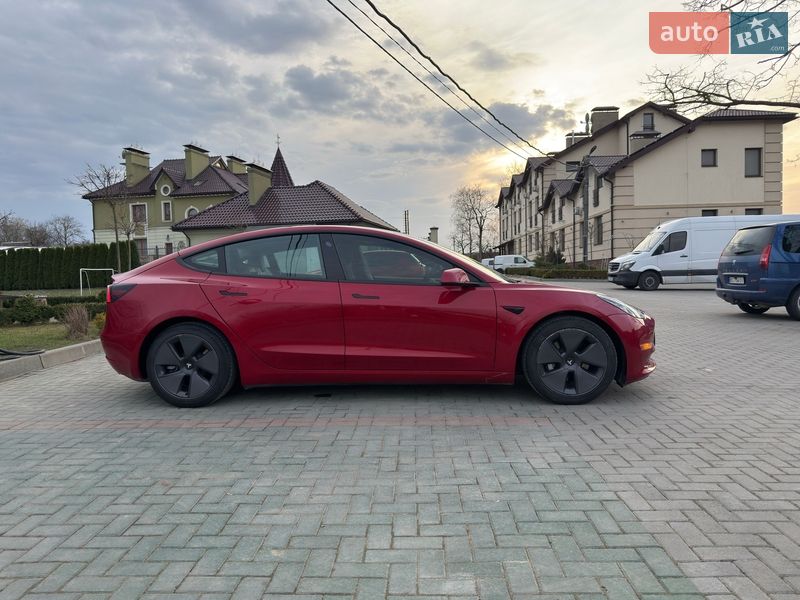Седан Tesla Model 3 2021 в Золочеві