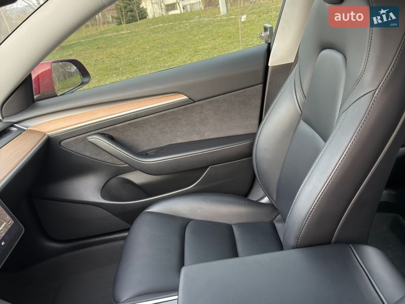 Седан Tesla Model 3 2021 в Золочеві