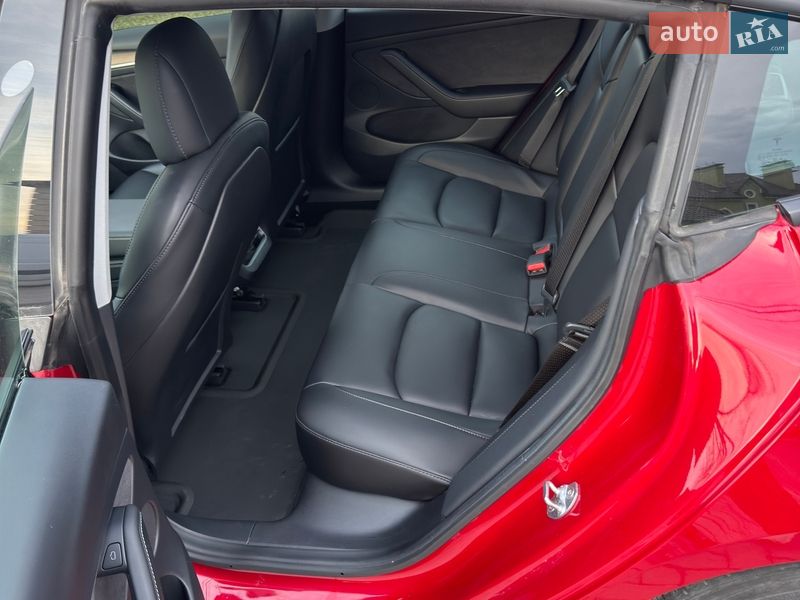 Седан Tesla Model 3 2021 в Золочеві