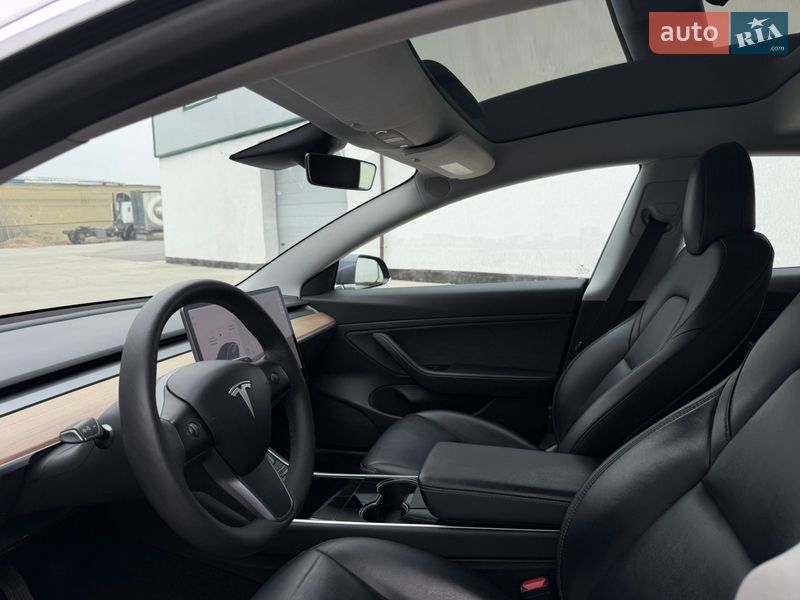 Седан Tesla Model 3 2019 в Вінниці