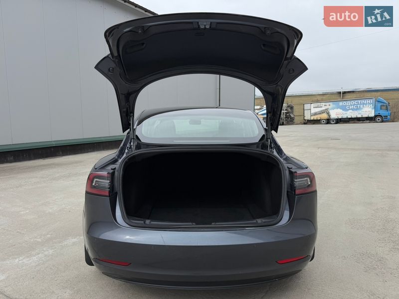 Седан Tesla Model 3 2019 в Вінниці