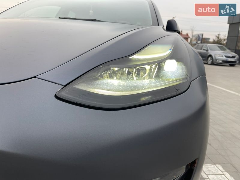 Седан Tesla Model 3 2022 в Львове