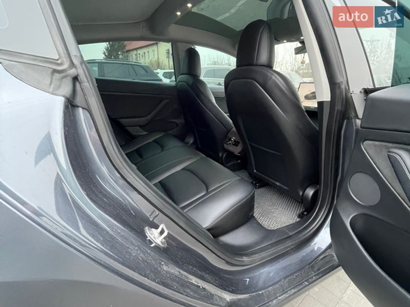 Седан Tesla Model 3 2022 в Львове