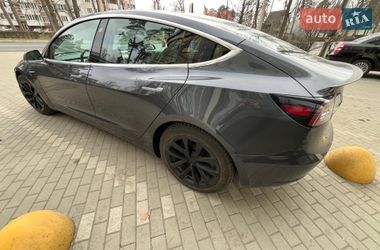 Седан Tesla Model 3 2018 в Бучі