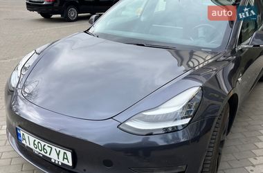 Седан Tesla Model 3 2018 в Бучі