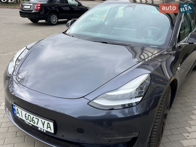 Седан Tesla Model 3 2018 в Бучі