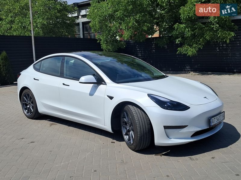 Седан Tesla Model 3 2020 в Ивано-Франковске