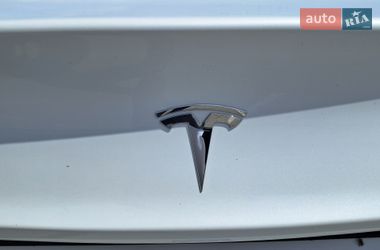 Седан Tesla Model 3 2020 в Івано-Франківську