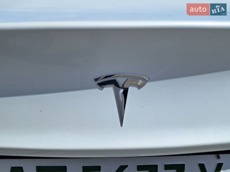 Седан Tesla Model 3 2020 в Ивано-Франковске