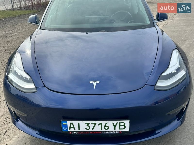 Седан Tesla Model 3 2019 в Киеве
