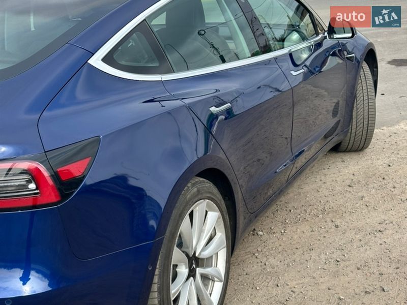 Седан Tesla Model 3 2019 в Киеве