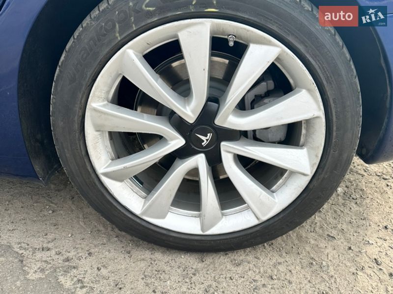 Седан Tesla Model 3 2019 в Киеве