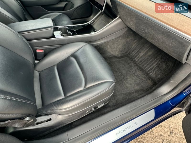 Седан Tesla Model 3 2019 в Киеве