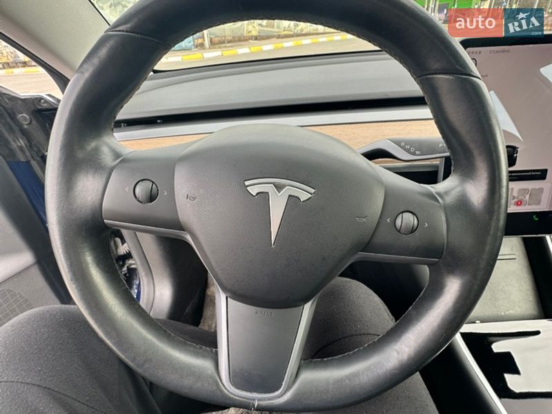 Седан Tesla Model 3 2019 в Киеве