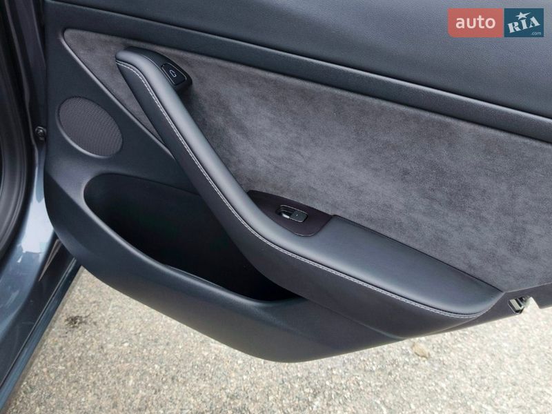 Седан Tesla Model 3 2023 в Дніпрі