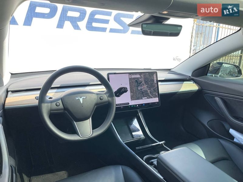 Седан Tesla Model 3 2020 в Киеве