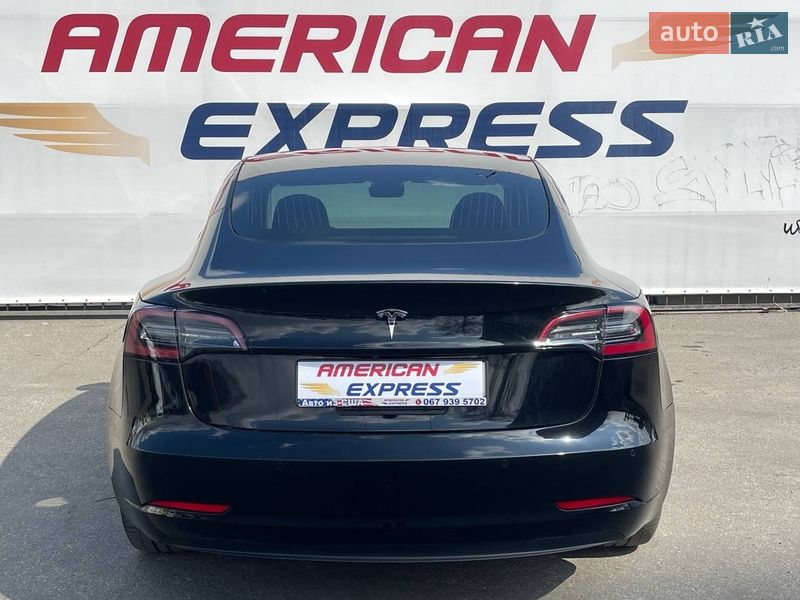 Седан Tesla Model 3 2020 в Киеве