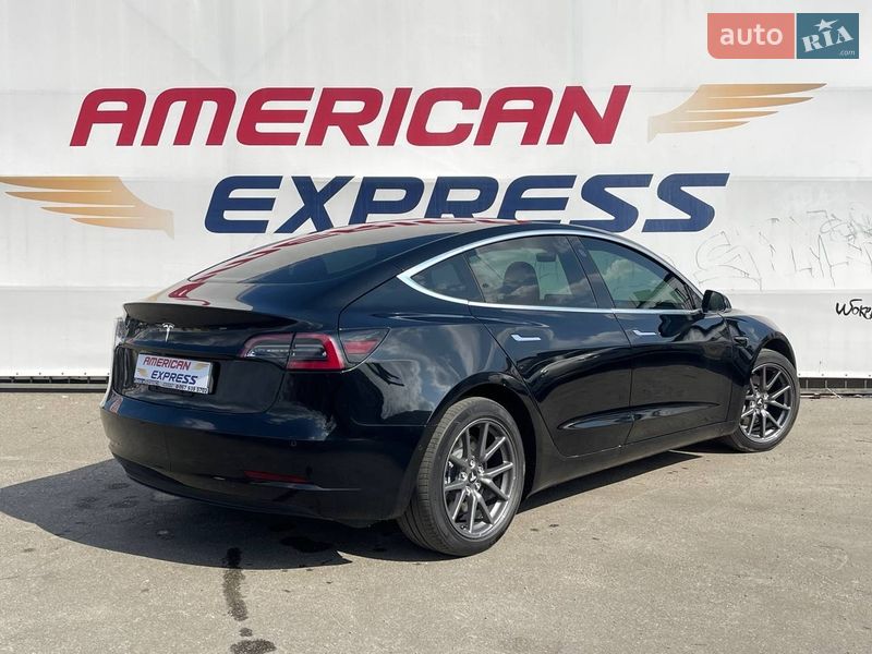 Седан Tesla Model 3 2020 в Киеве