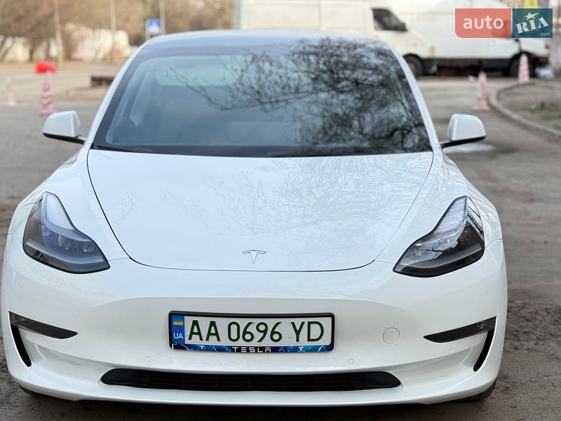 Седан Tesla Model 3 2022 в Києві