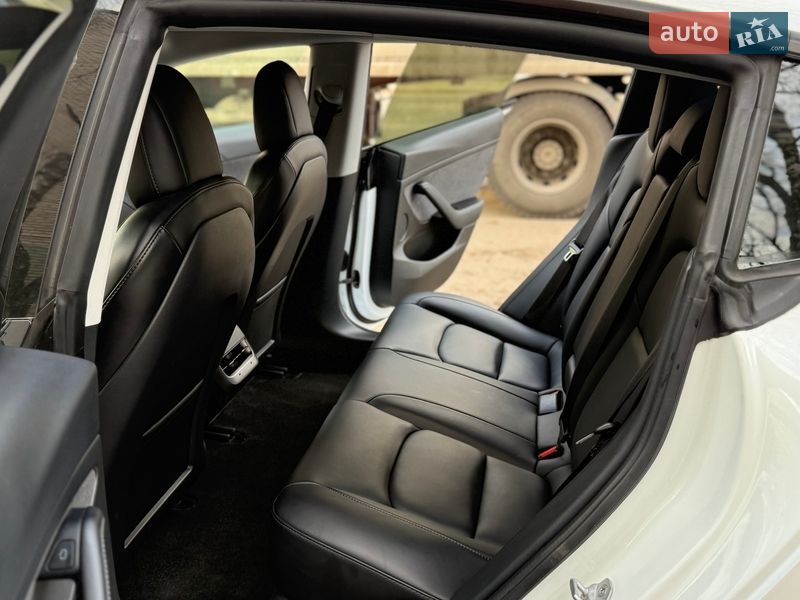 Седан Tesla Model 3 2022 в Києві