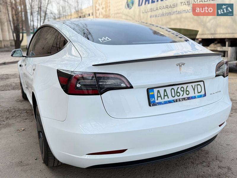 Седан Tesla Model 3 2022 в Києві