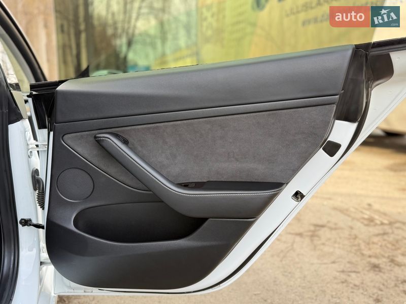 Седан Tesla Model 3 2022 в Києві