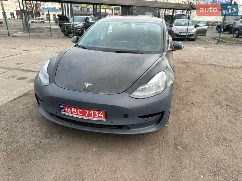 Седан Tesla Model 3 2022 в Киеве