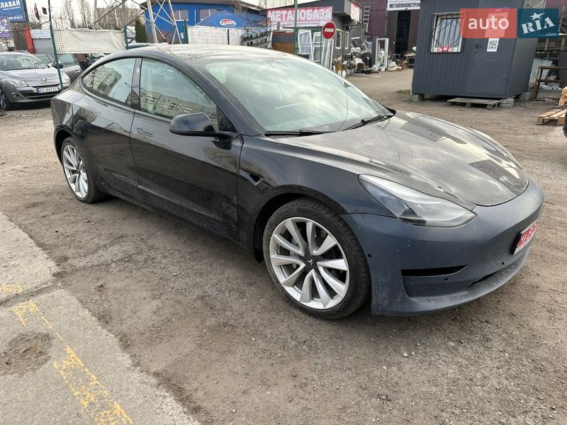 Седан Tesla Model 3 2022 в Киеве