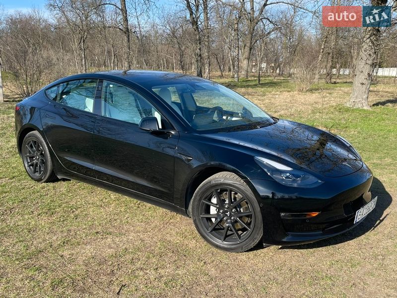 Седан Tesla Model 3 2022 в Кропивницькому