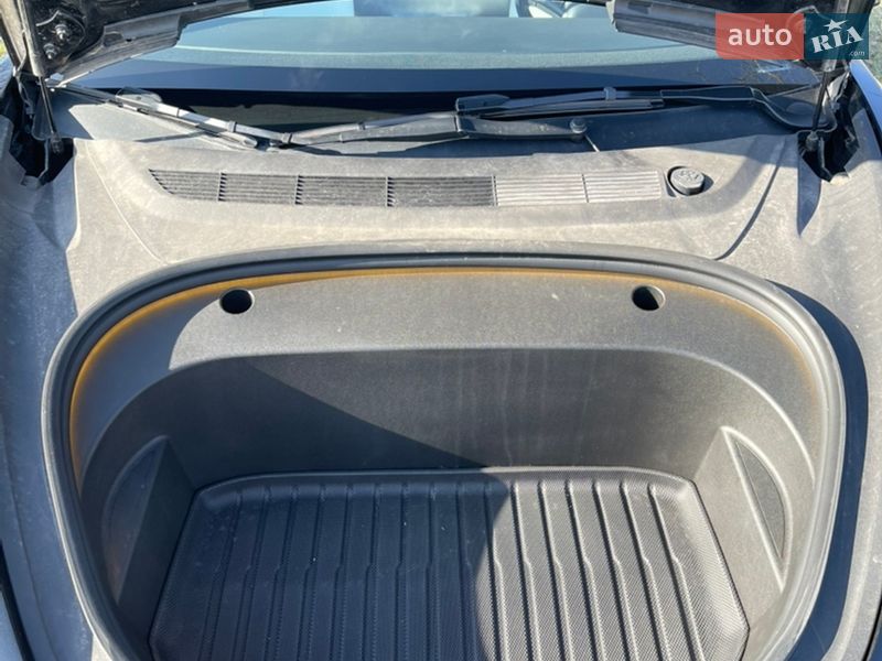 Седан Tesla Model 3 2022 в Кропивницком