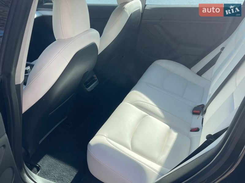 Седан Tesla Model 3 2022 в Кропивницькому