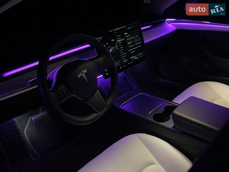 Седан Tesla Model 3 2022 в Кропивницком