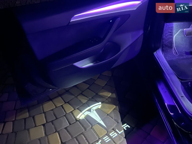 Седан Tesla Model 3 2022 в Кропивницком