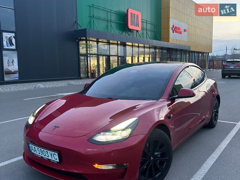 Седан Tesla Model 3 2021 в Киеве