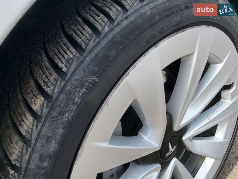 Седан Tesla Model 3 2021 в Киеве