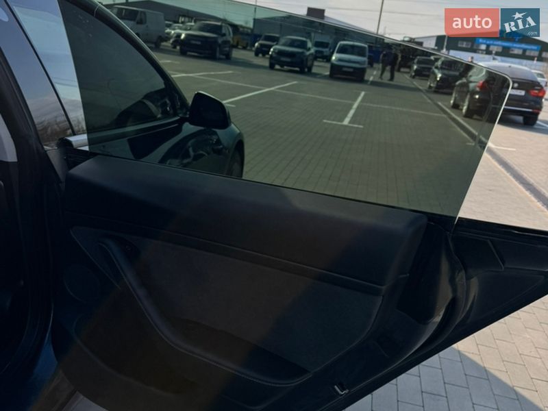 Седан Tesla Model 3 2023 в Виннице